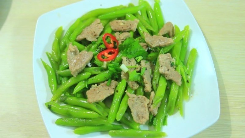 thịt lợn nạc xào đậu que giòn ngon