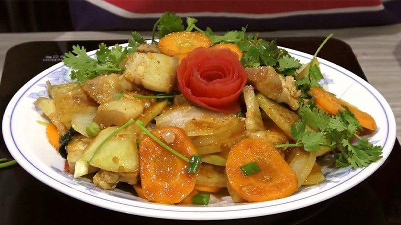 thịt lợn nạc xào su hào thanh mát