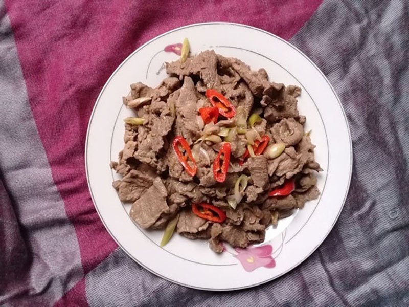 Thịt ngựa xào lăn nước cốt dừa béo ngậy, đậm đà