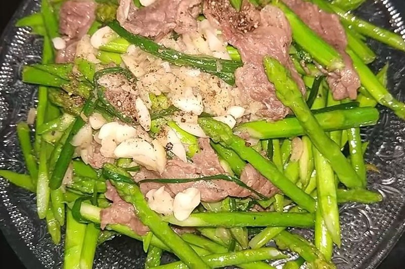 Thịt ngựa xào măng tây xanh giòn, bổ dưỡng