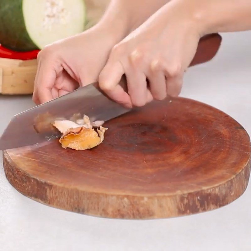 Thịt ốc tỏi thái lát mỏng vừa ăn, giòn sần sật