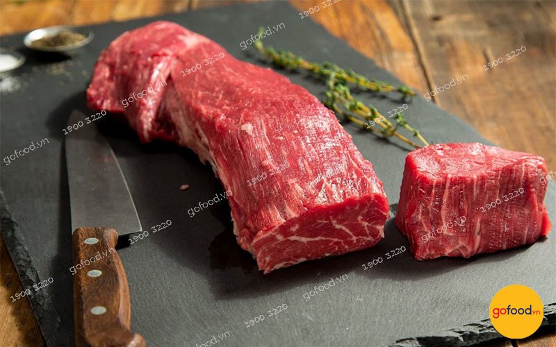 Thịt thăn bò tươi chuẩn bị chế biến món bò khô sợi
