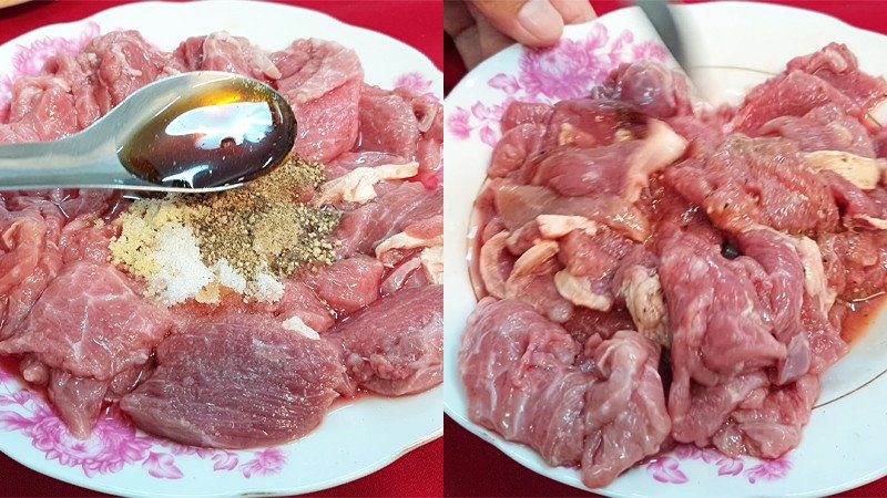 Thịt trâu đang được ướp với gia vị để thấm đều và giúp thịt mềm mại hơn khi chế biến