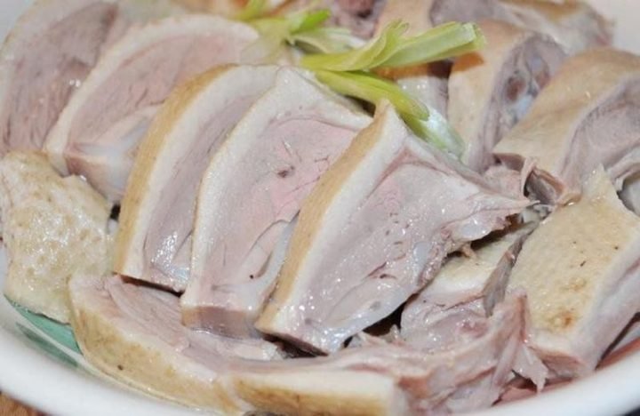 Thịt vịt tươi ngon, nguyên liệu chính cho món vịt xào gừng bổ dưỡng