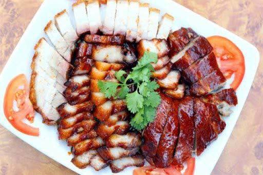 Thịt xá xíu có màu đẹp mắt khi ăn ngọt thơm mềm