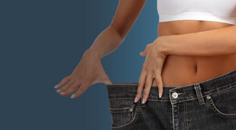 Thực đơn ăn kiêng với ức gà, rau củ và trái cây hỗ trợ giảm cân