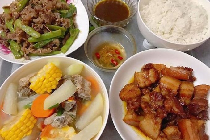 Thực đơn cơm gia đình: thịt bò xào, canh xương củ quả, thịt kho tàu