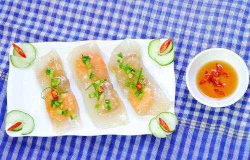 Thưởng thức bánh bột lọc gói lá chuối thơm ngon chuẩn vị