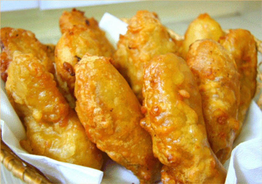 Thưởng thức bánh chuối chiên