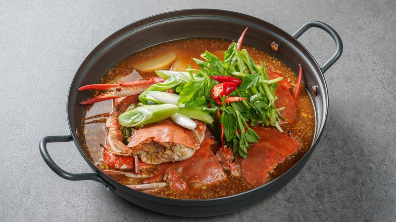 Thưởng thức bánh đa cua với khẩu phần hợp lý để giữ dáng