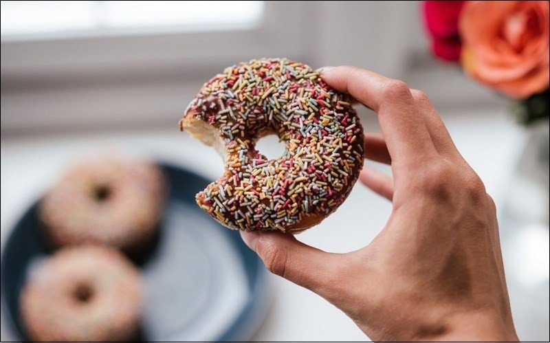 Thưởng thức bánh donut một cách điều độ để quản lý cân nặng