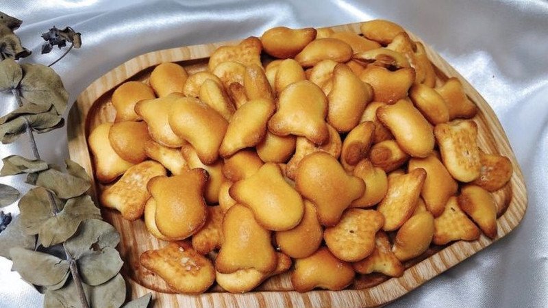 Thưởng thức bánh gấu như một món ăn vặt bổ sung năng lượng cho cơ thể.