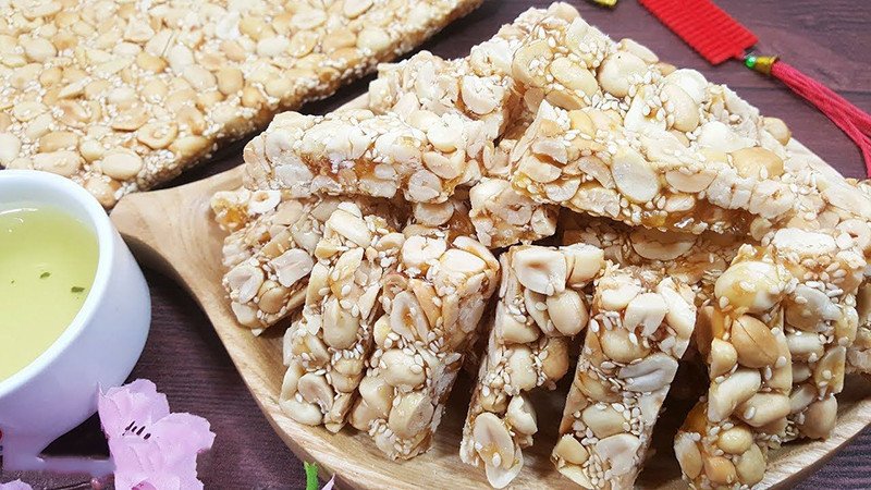 Thưởng thức kẹo lạc một cách điều độ