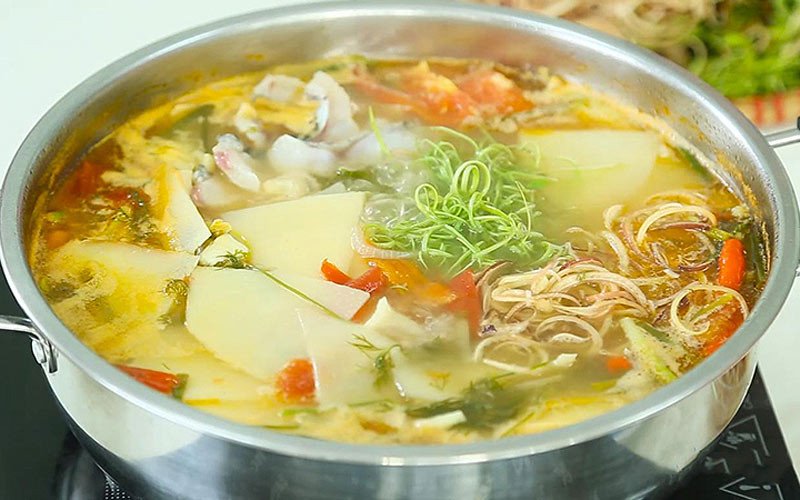 Thưởng thức món lẩu cá trắm măng chua hấp hấp dẫn cùng gia đình