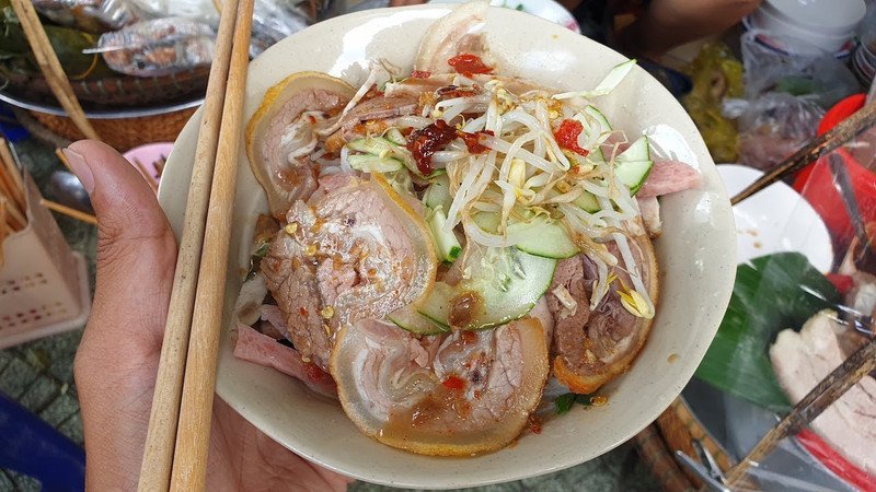 Thưởng thức một tô bún mắm nêm thơm ngon một cách khoa học giúp kiểm soát cân nặng