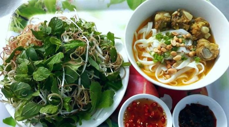 Thưởng thức tô mì Quảng sườn nóng hổi, đậm đà béo ngậy ai cũng mê