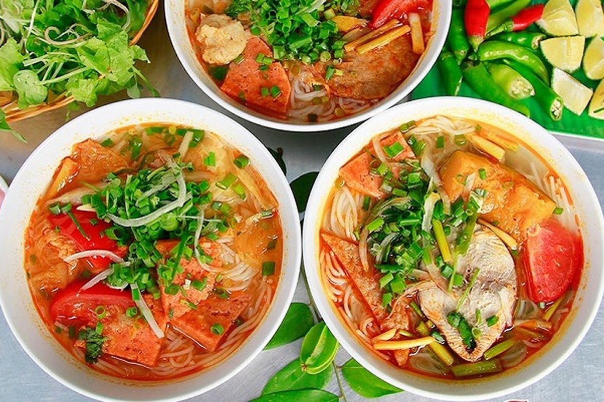 Tô bún chả cá xương heo đã hoàn thiện