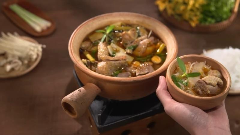 Tô bún vịt sả thơm ngon, nóng hổi, sẵn sàng thưởng thức