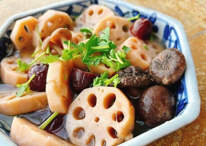 Tô canh củ sen hầm táo đỏ