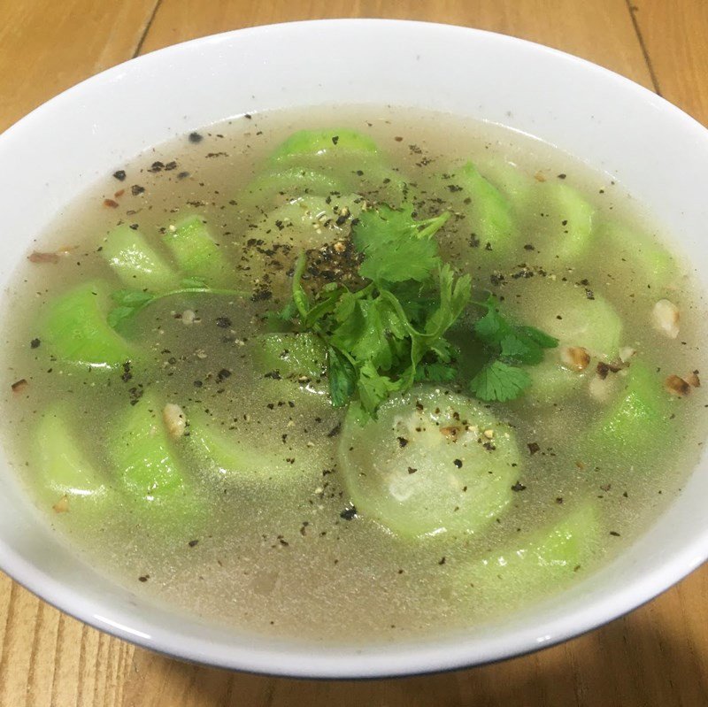 Tô canh mướp với lạc nóng hổi, thanh mát