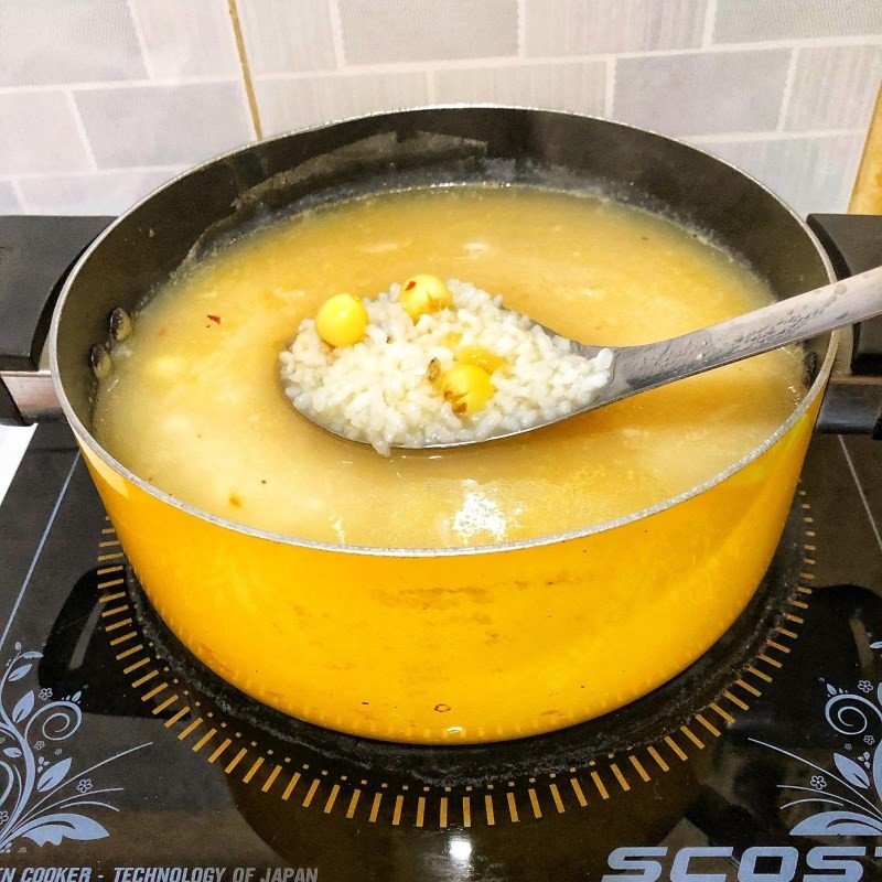 Tô cháo sò lông nóng hổi, bổ dưỡng đã hoàn thành