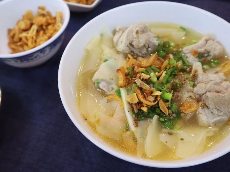 Tô hoành thánh lá nóng hổi, hấp dẫn sau khi chế biến
