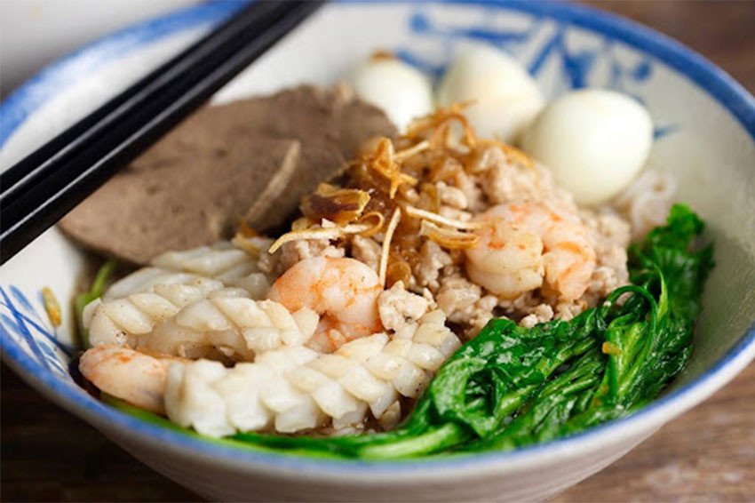 Tô hủ tiếu khô hoàn chỉnh, sẵn sàng thưởng thức
