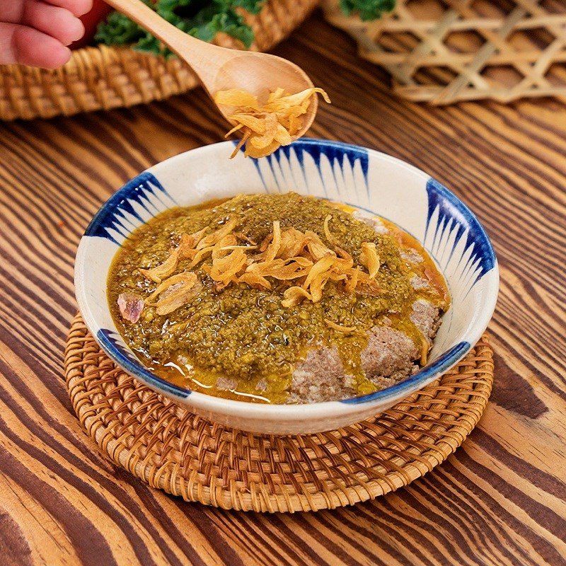 Tô riêu cua vàng óng ánh đã trộn gạch cua
