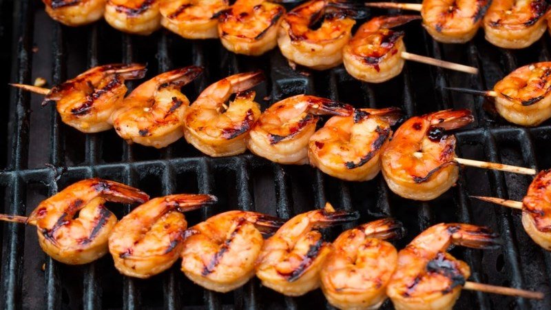 Tôm nướng muối ớt thơm lừng, hấp dẫn với vị ngọt tự nhiên