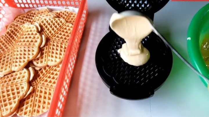 Tổng quan giá trị calo trong các loại bánh kẹp phổ biến, bao gồm bánh waffle và trái cây.