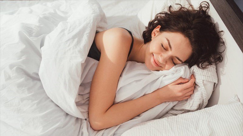 Tránh ăn bánh rán quá no trước khi ngủ để kiểm soát cân nặng