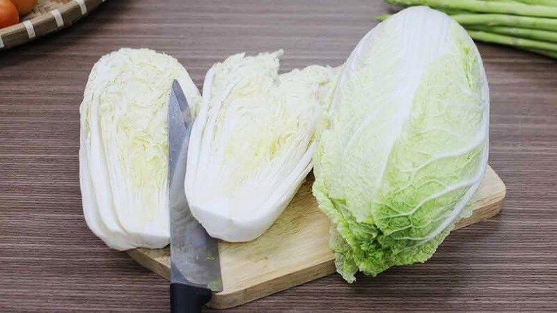 Tránh cải thảo có mùi hóa chất hoặc mùi lạ để đảm bảo an toàn thực phẩm