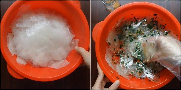 Trộn bánh tráng với mỡ hành, hành phi và muối tôm