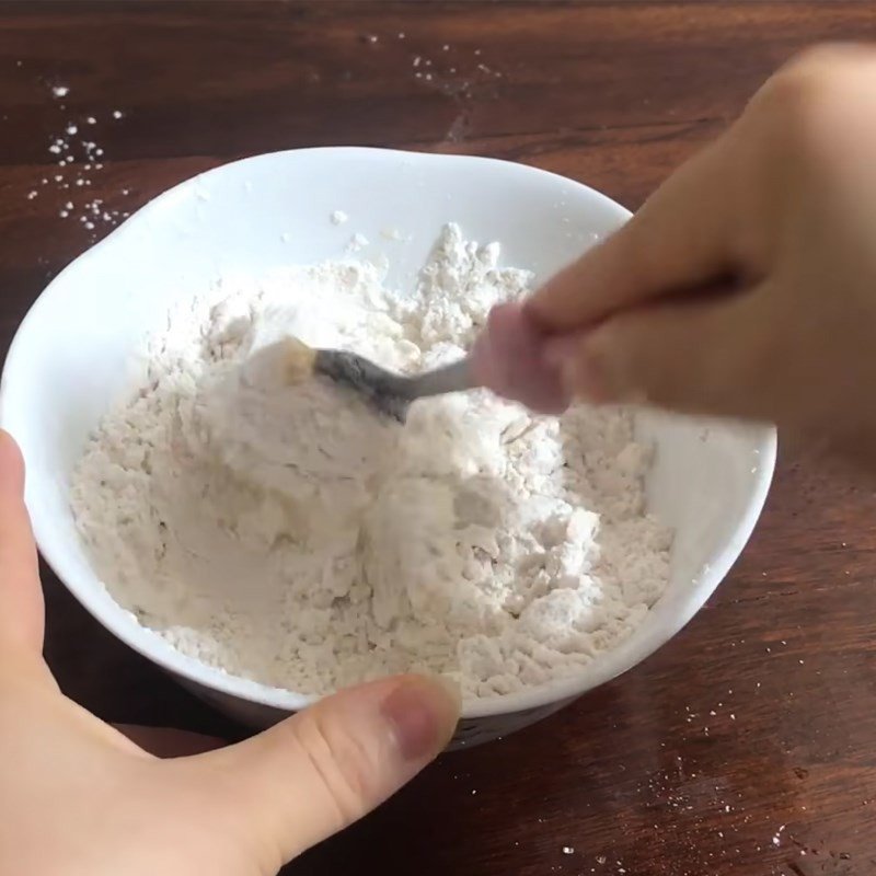 Trộn bột làm bánh mì ngon
