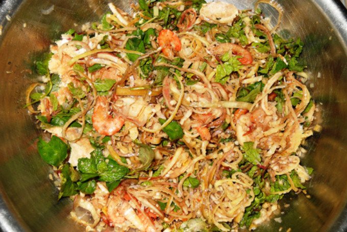 Trộn gỏi bắp chuối tôm thịt