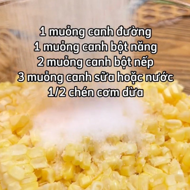 Trộn hạt bắp với bột và sợi dừa để làm bánh bắp hấp