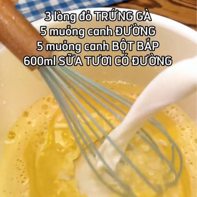 Trộn và nấu hỗn hợp sữa trứng