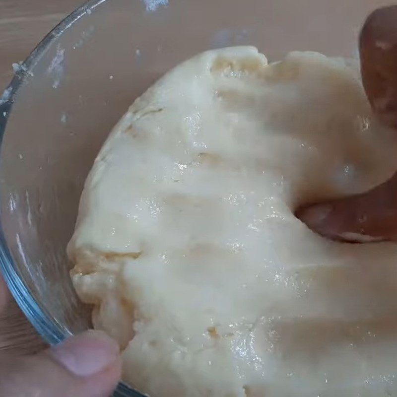 Trộn và ủ bột bánh khoai tây sữa tươi