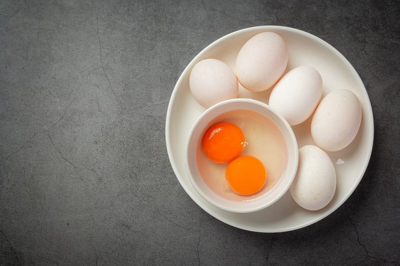 Trong trứng gà ta có nhiều chất dinh dưỡng như protein, vitamin, chất béo và khoáng chất
