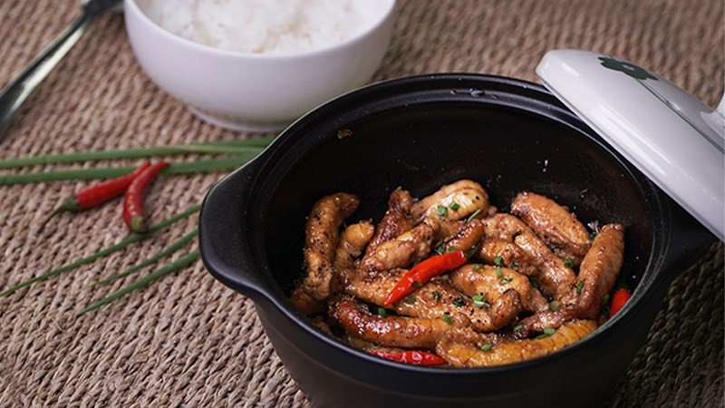 trứng cá kho tộ đậm đà hương vị cho bữa cơm gia đình