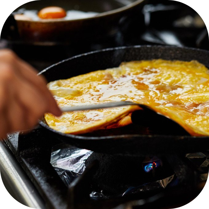 Trứng chiên thịt băm trên đĩa