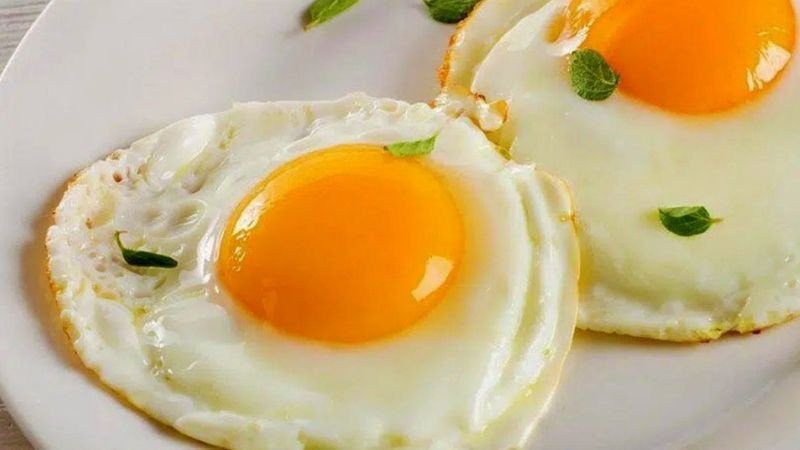 Trứng vịt chiên chứa nhiều chất dinh dưỡng quan trọng cho cơ thể