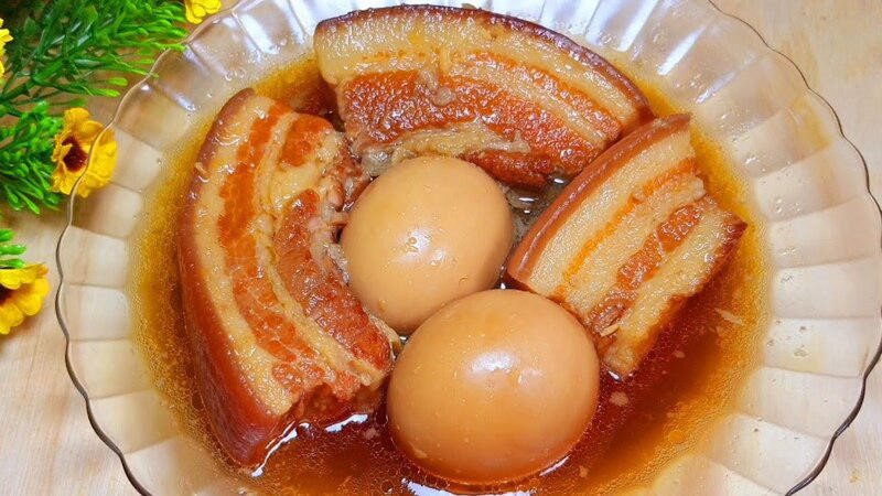 Trứng vịt kho và lượng calo