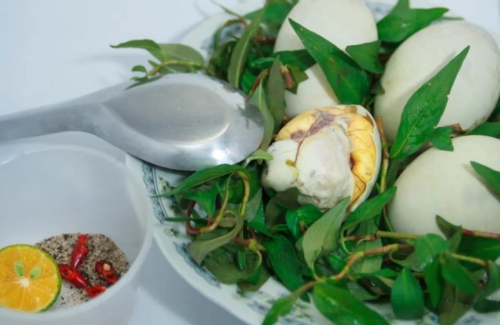 Trứng vịt lộn luộc calo và các chất dinh dưỡng thiết yếu