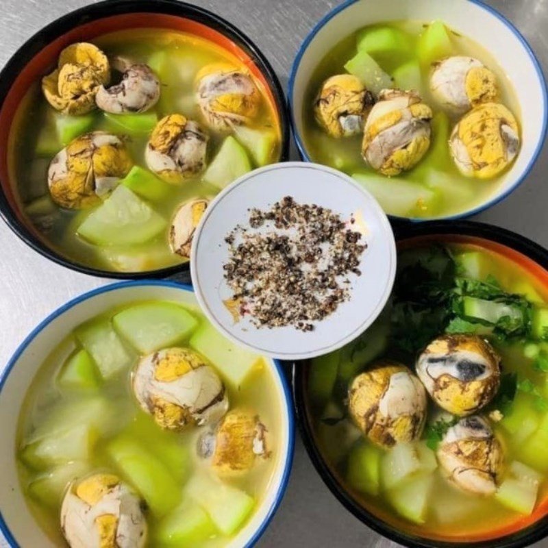 Trứng vịt lộn um bầu truyền thống