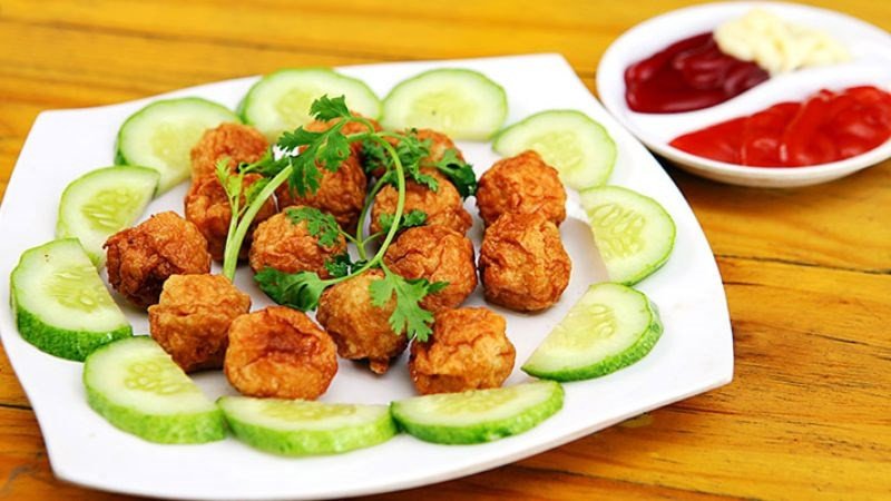 Tự tay làm cá viên tại nhà giúp đảm bảo vệ sinh và kiểm soát lượng calo