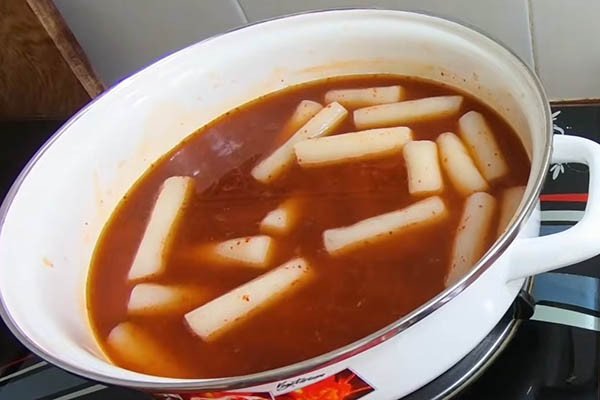 Tương ớt Việt Nam thay thế Gochujang trong công thức sốt bánh gạo cay