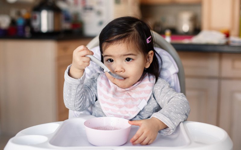 Tỷ lệ gạo và nước chuẩn khi nấu cháo rây cho bé 6 tháng