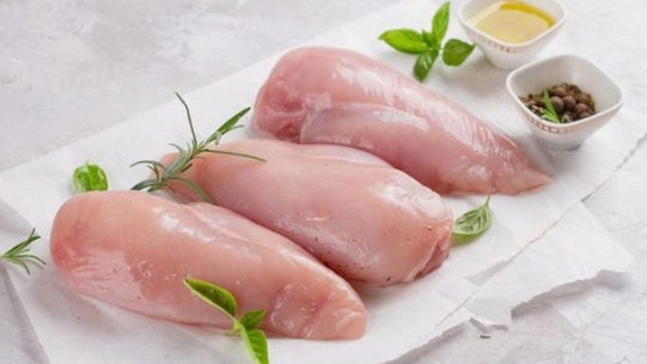 Ức gà luộc là lựa chọn tuyệt vời cho người ăn kiêng