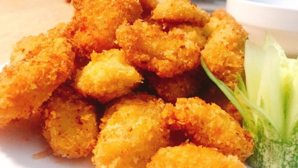 Ức gà rán ít béo hơn các phần khác, lựa chọn tốt cho người muốn kiểm soát calo.